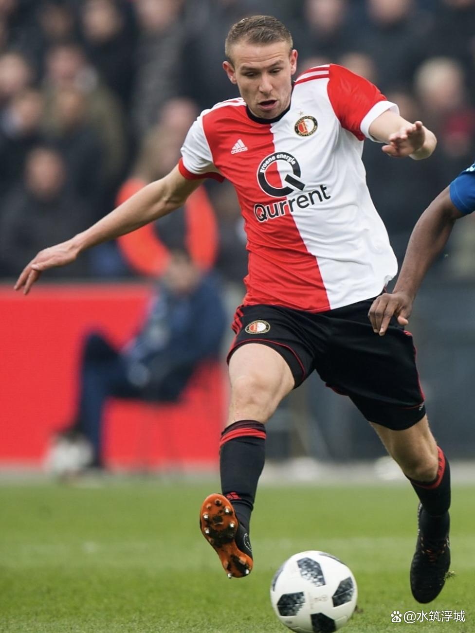 关于荷甲前锋刷新进球记录,成为最佳射手的信息 关于荷甲前锋刷新进球记录,成为最佳射手的信息