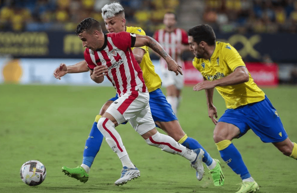 塞维利亚中场连续交出好球，组织进攻有方