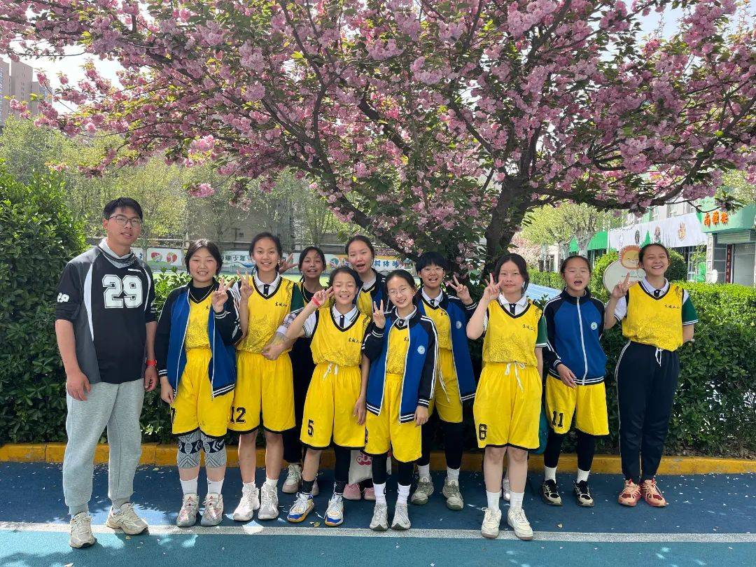 爱游戏在线-选手获得冠军喜获观众欢呼！