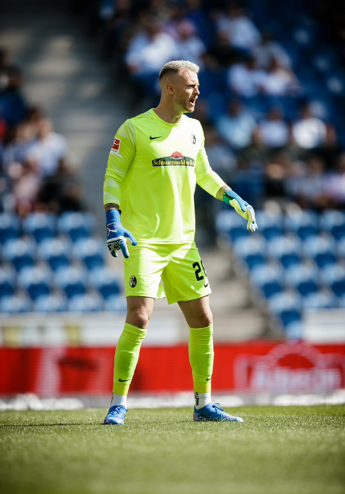 爱游戏直播-弗赖堡门将神勇发挥，力保球门不失的简单介绍