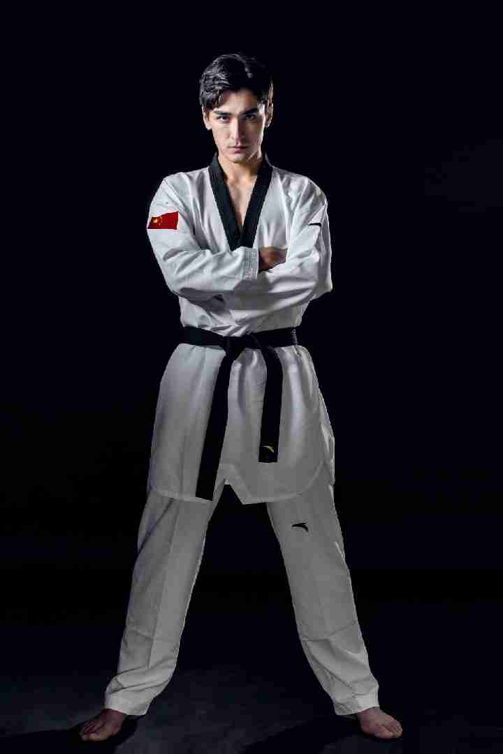 跆拳道比赛中中国选手飒爽英姿