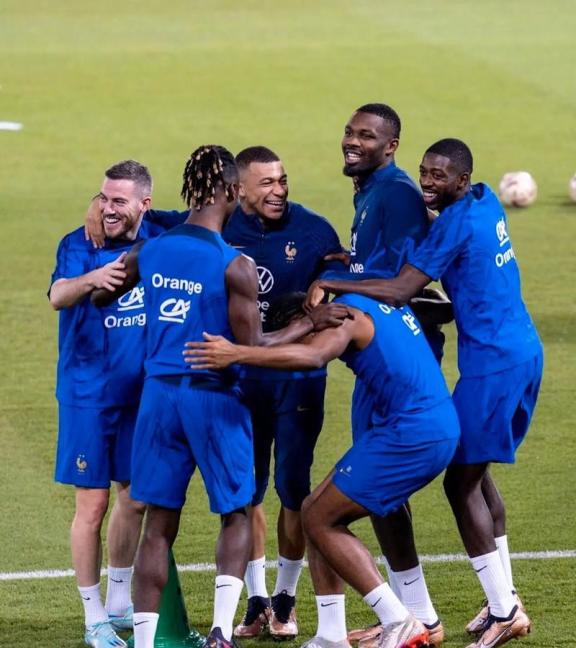 黑马球队夺冠诞生,逆袭实力榜首 黑马球队夺冠诞生,逆袭实力榜首