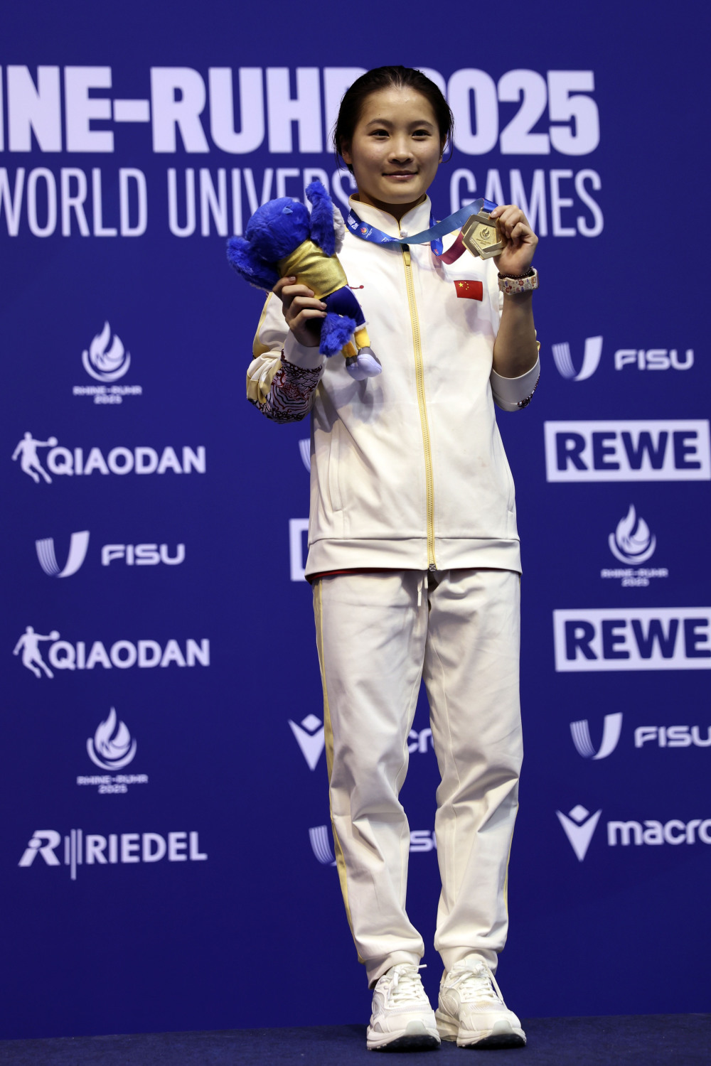 包含意大利女子跳水选手稳定发挥，轻松摘银的词条