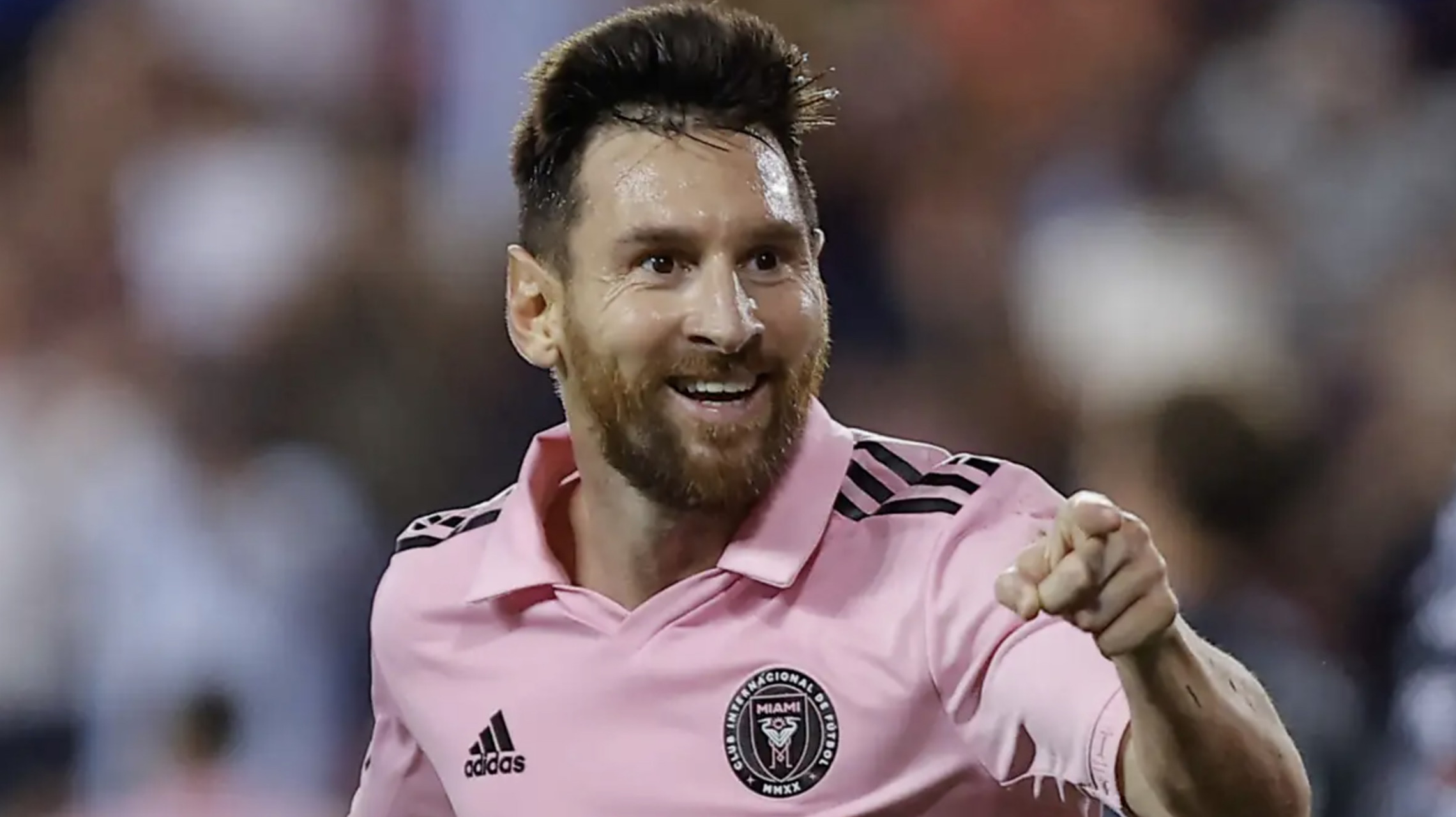 爱游戏直播-包含梅西受伤情况堪忧，教练组一筹莫展的词条