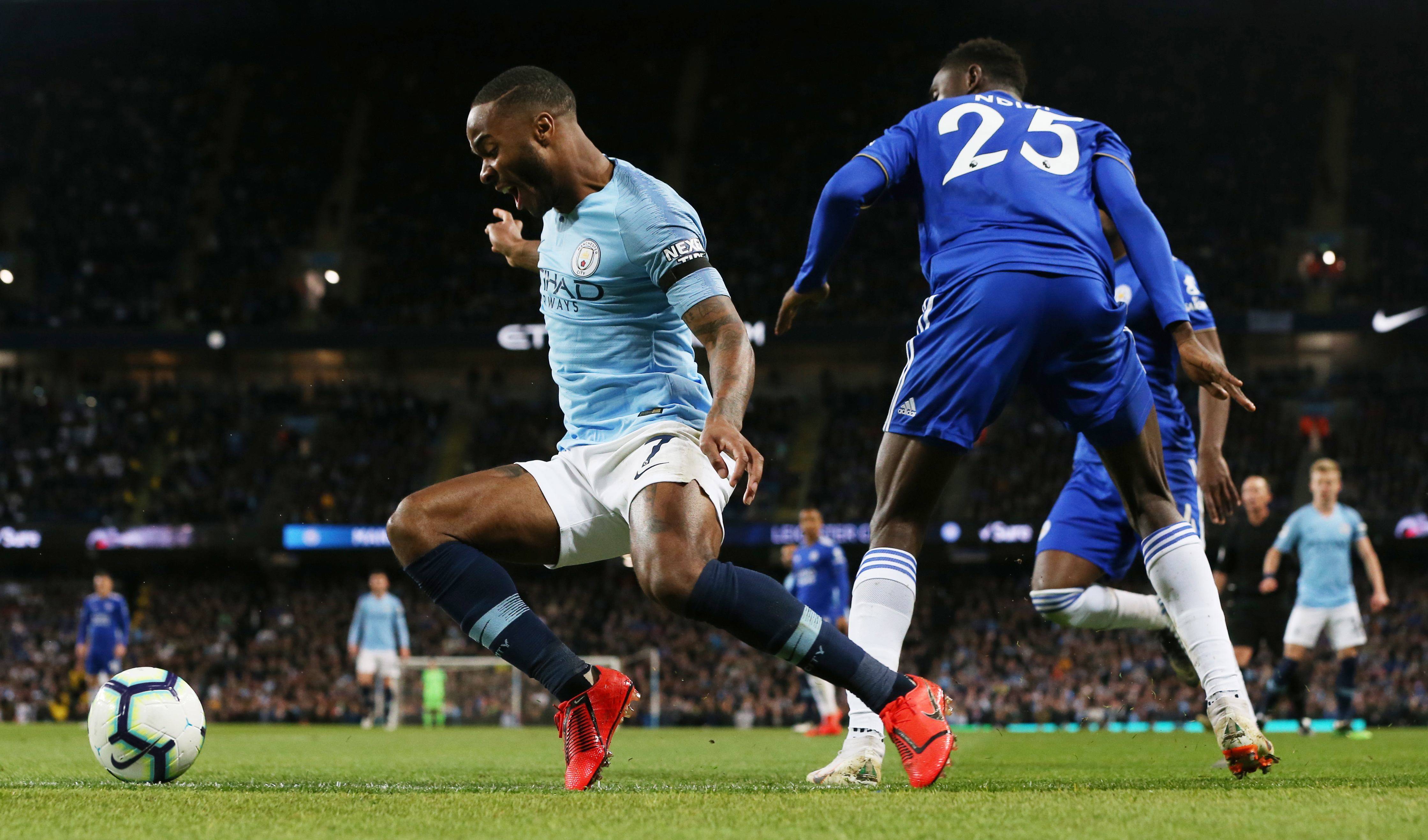 爱游戏官网-狼队险胜，英格兰足球联赛前景一片光明