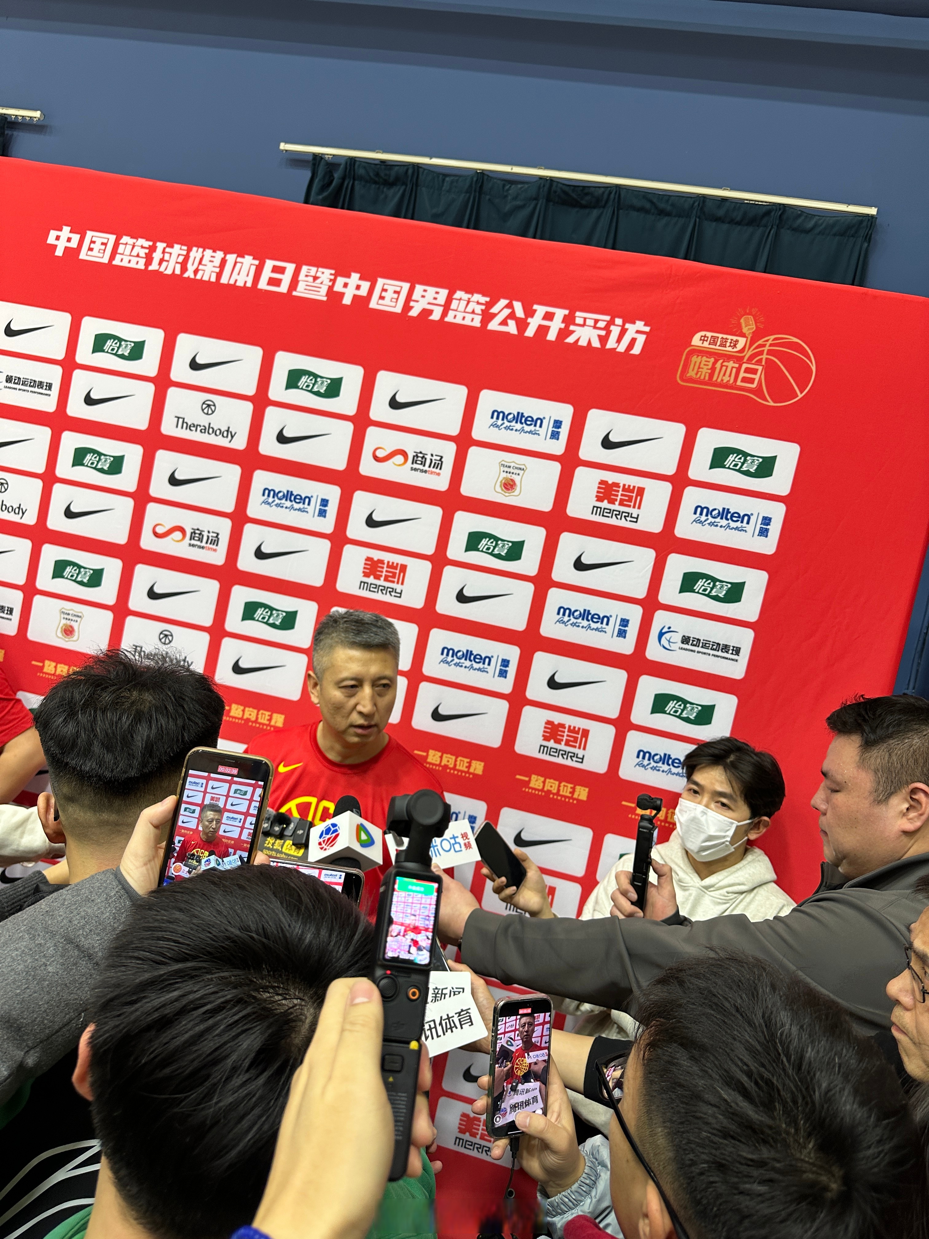 包含世界顶尖篮球巨星中国行火爆开启的词条