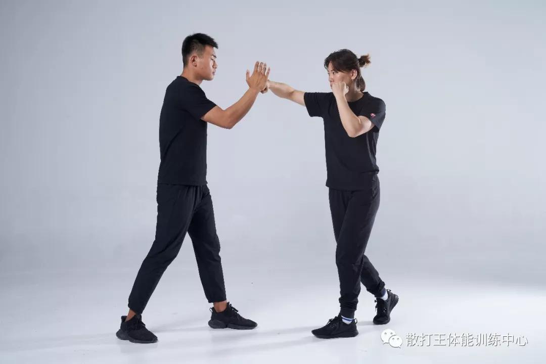 防守反击战术彰显威力,全面碾压对手 防守反击战术彰显威力,全面碾压对手