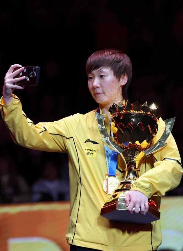 爱游戏竞技-亚洲冠军选手荣耀登上领奖台