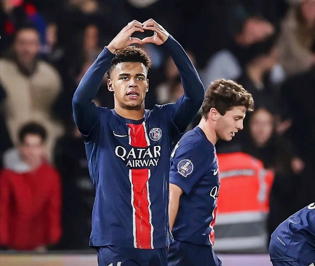 巴黎后防稳固，联赛不败势头强劲的简单介绍