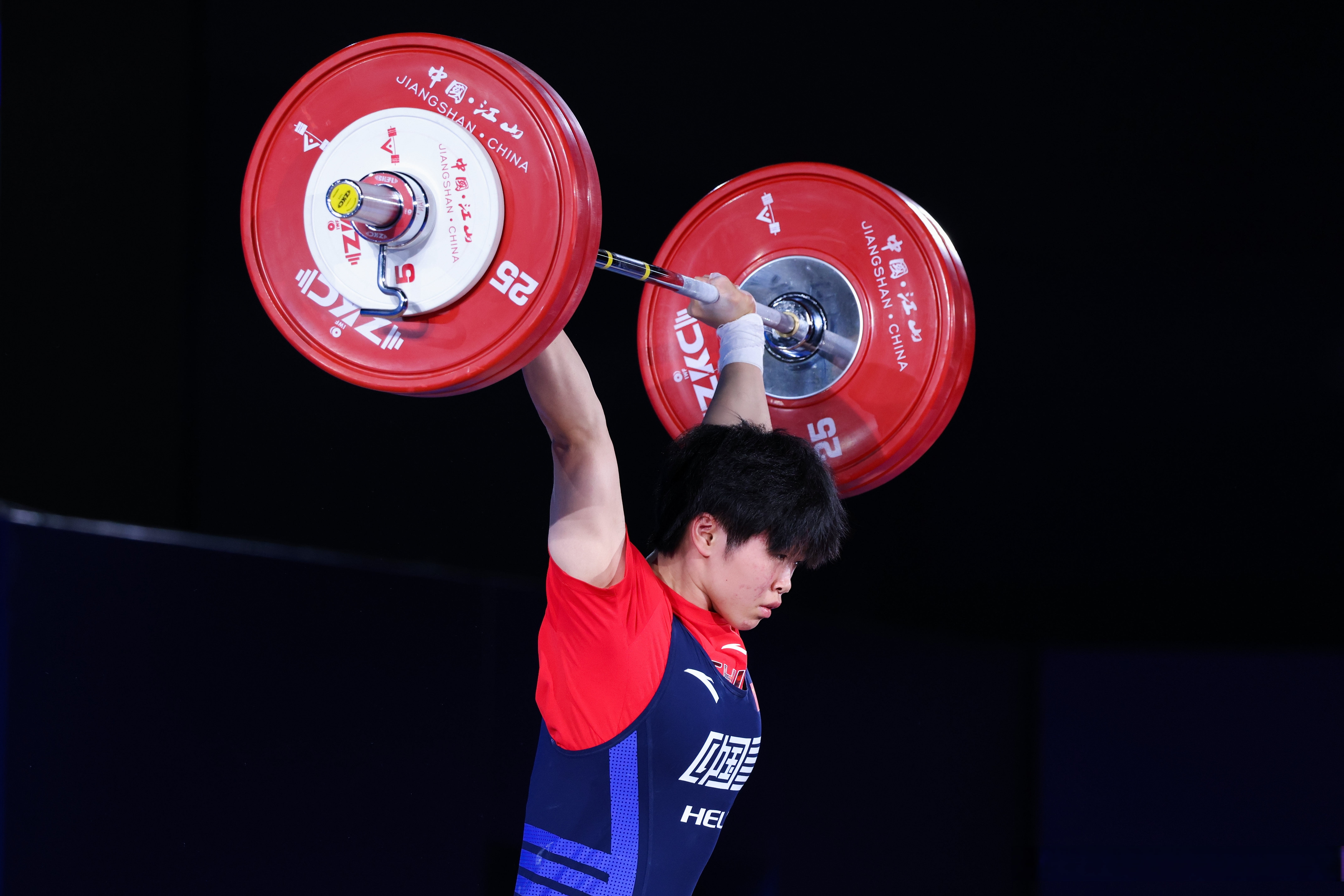 爱游戏app下载-举重比赛惊现翻盘，中国选手不负众望摘金
