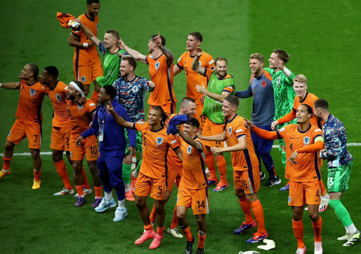 爱游戏网站入口-包含热门球队遭遇困境，欧洲杯预选赛惊现黑马的词条