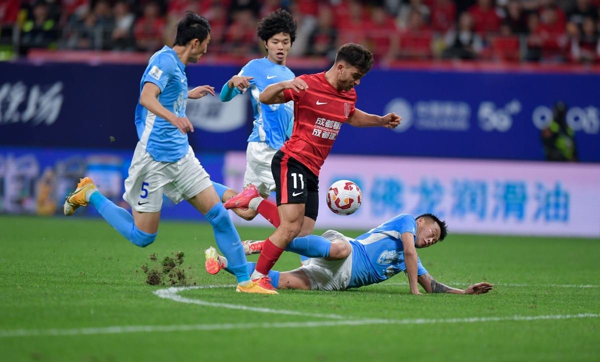 球场上演,强队对决再现精彩 球场上演,强队对决再现精彩